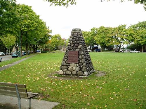 View of the plaque at Marpole Midden National Historic Site of Canada.; Parks Canada/Parcs Canada 2008.