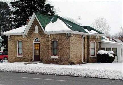 Of note are the radiating voussoirs above segmental windows and the side elevation bay window.; City of Brantford, n.d.