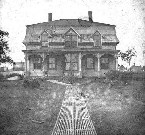 The front façade of the Stevenson House at the end of the 19th century; Private collection