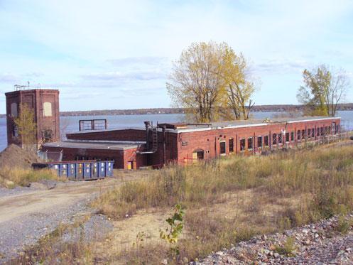 Site du patrimoine de l'usine de filtration de la Canadian International Paper; Ministère de la Culture, des Communications et de la Condition féminine, Rémy Darith Chhem, 2009