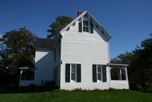 Showing side elevation; Province of PEI, Donna Collings, 2008