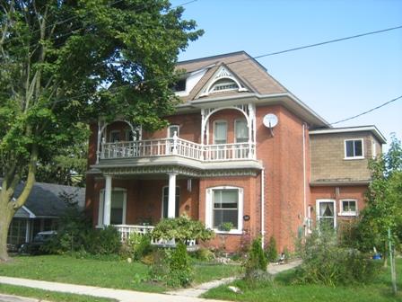 Of note is the upper storey gable with decorative verge board; Martha Fallis, 2008.