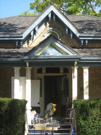 Of note is the front doorway with a camber top and decorative woodwork.; Martha Fallis, 2008.