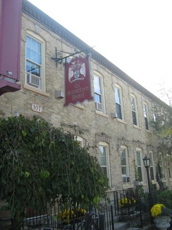 Of note are the decorative dentils adorning the roofline.; Martha Fallis, 2008.