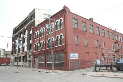 Contextual view, from the northwest, of the Smart Bag Company Building, Winnipeg, 2009; Historic Resources Branch, Manitoba Culture, Heritage and Tourism, 2009