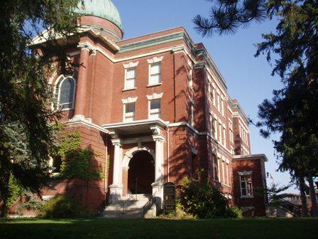 Of note is the building's prominent location in Queen's Park.; Paul Dubniak, 2008.