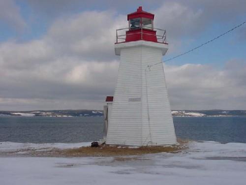 General view of the Gabarus Light Tower, 2004.; Department of Fisheries and Oceans / ministère des Pêches et des Océans, 2004.