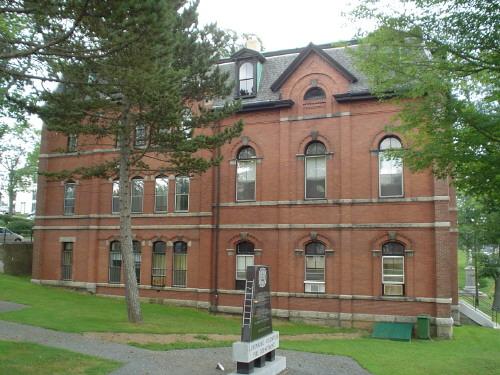 Town Hall, Old Town Lunenburg, west elevation including firemen's memorial, 2004; Heritage Division, Nova Scotia Department of Tourism, Culture and Heritage, 2004