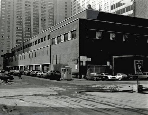 Corner view of Canadian National Railways Central Station, showing the strong horizontal emphasis of its international style, 1995.; Parks Canada Agency/Agence Parcs Canada, S.D. Bronson, February 1995.