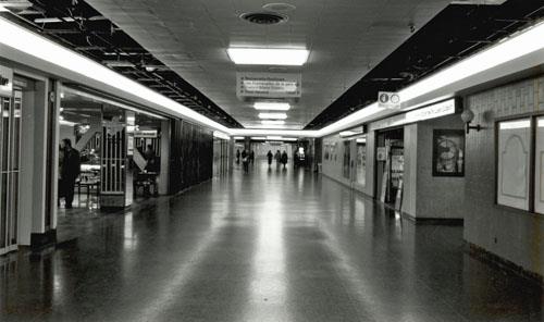 General view of Canadian National Railways Central Station, showing the modern spacious volume of the interior, free of internal columns, 1995.; Parks Canada Agency/Agence Parcs Canada, S.D. Bronson, February 1995.