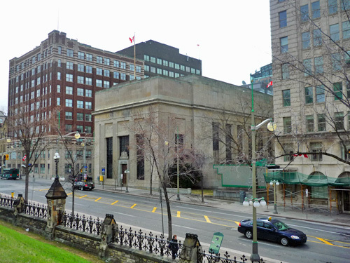 General view of the Bank of Montreal, showing its prominent location in downtown Ottawa, 2011.; Parks Canada Agency / Agence Parcs Canada, M. Therrien, 2011.