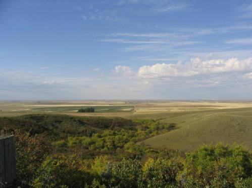 Looking north across the prairie from the top of the slope above the site, 2004.; Government of Saskatchewan, Marvin Thomas, 2004.