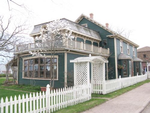 Showing northeast elevation; City of Summerside, 2009