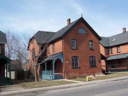 Overall view of 749 Walker Road (right), a Hiram Walker worker house.; City of Windsor, Nancy Morand, 2005