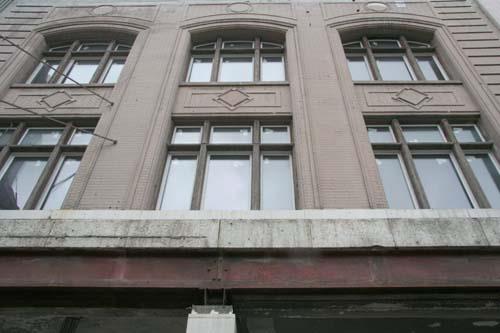 Detail view of the Hample Building, Winnipeg, 2009; Historic Resources Branch, Manitoba Culture, Heritage and Tourism, 2009