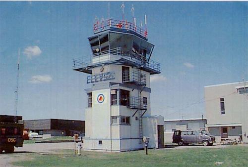 General view of the south and east facades of the former control tower.; Department of National Defence / ministère de la Défense nationale.