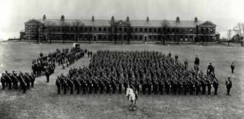 General view of Wellington House, showing the former parade square.; Parks Canada | Parcs Canada, Public Archives of Canada