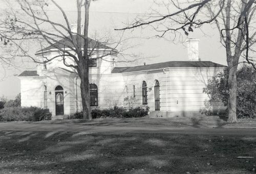 General view of the gate lodge.; Parks Canada | Parcs Canada.