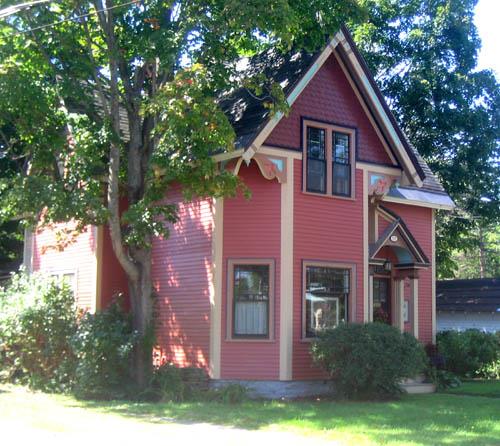 Image of 818 Charlotte Street showing north facing side of dwelling; City of Fredericton