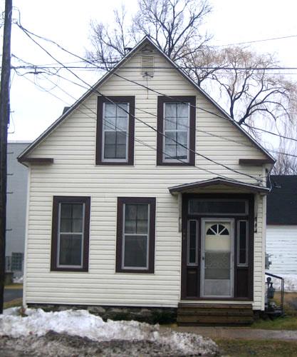 Image of 178 Northumberland Street, showing Classical Revival architectural elements; City of Fredericton