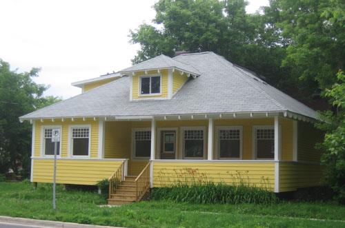 Image of 565 Aberdeen Street, fronting on the south side of the street; City of Fredericton
