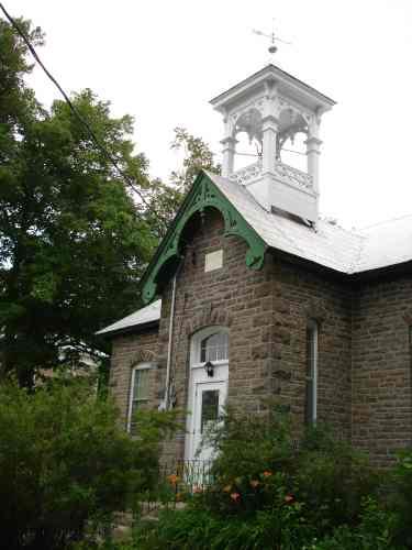 Front entry detail; RHI 2006