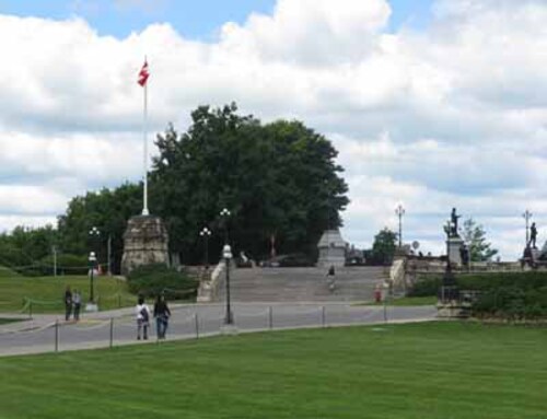 General view of the upper terrace showing the retaining wall, the stone flagstaff and the projecting bay and stairs, situated west of Centre Block, 2010.; Parks Canada Agency / Agence Parcs Canada, Jamie Dunn, 2010.