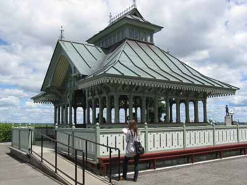 General view of the Summer Pavilion, located west of the Library, 2010.; Parks Canada Agency / Agence Parcs Canada, Catherine Beaulieu, 2010.