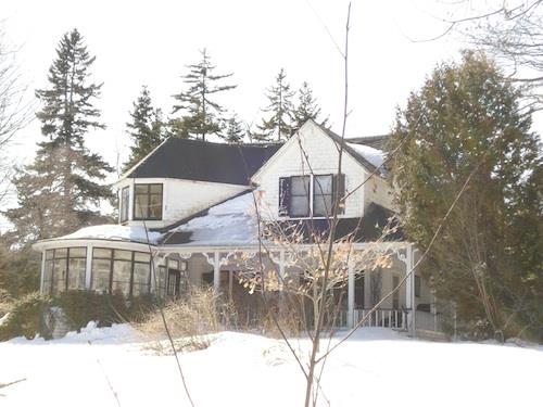 View of the front façade of the residence.; Jim Balcomb