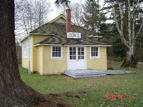 Exterior view of Lochiel School, 2003.; Township of Langley, Julie MacDonald, 2003.