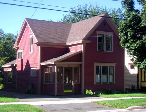 Image of the Scarr Cottage showing enclosed front entry porch; City of Fredericton