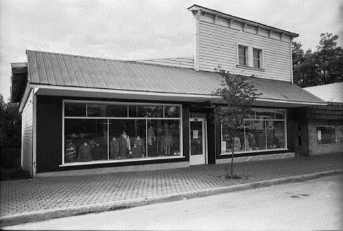416 Broadway Street; Village of Nakusp, 2010