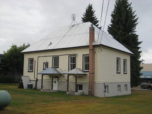 415 Broadway Street; Village of Nakusp