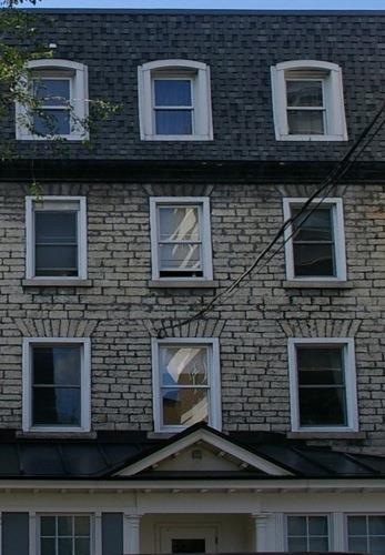 Characteristic segmented arched lintels with contrasting stone sills of the Union Mission, 2009.; RHI2 2009
