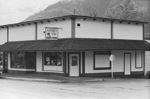 320 Broadway Street; Village of Nakusp
