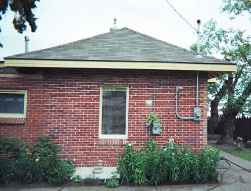 Exterior AGT Building; Nora Smith, 2009.