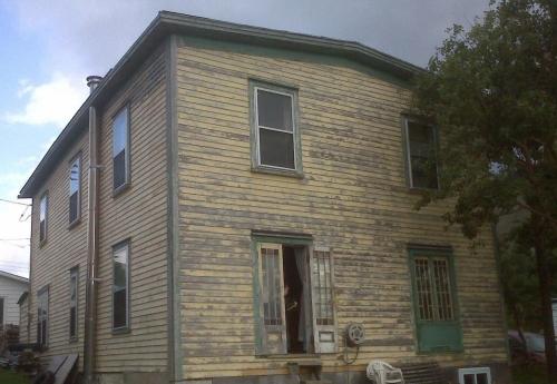 View of the rear and left facades of John William Caines House, Norris Point, NL.; © HFNL 2010