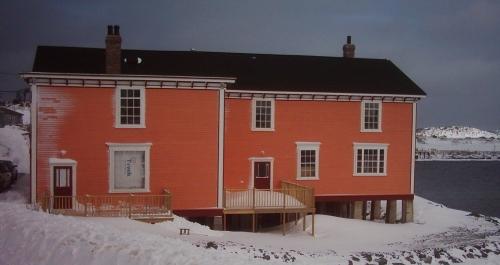 View of the right facade of Hodge Brothers Premises, Twillingate, NL. Photo taken 2006. ; © HFNL 2010