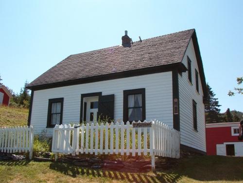 View of front facade, Drogheda, Clarke's Beach.; HFNL 2004