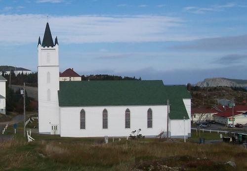 View of the right facade of St. Peter’s Anglican Church and Cemetery, Twillingate, NL. Photo taken 2004. ; © HFNL/Andrea O'Brien 2010