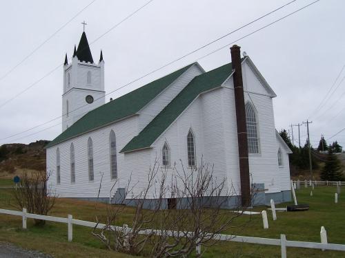 View of the right and rear facades of St. Peter’s Anglican Church and Cemetery, Twillingate, NL. Photo taken 2004. ; © HFNL/Andrea O'Brien 2010
