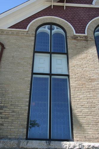 Detail of tall nave window and brickwork of St. Andrew's United Church, Manitou, 2011.; Historic Resources Branch, Manitoba Culture, Heritage and Tourism, 2011