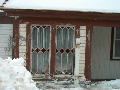 Detailed view of porch window, Samson Mifflin House, Bonavista, NL.; © HFNL 2009