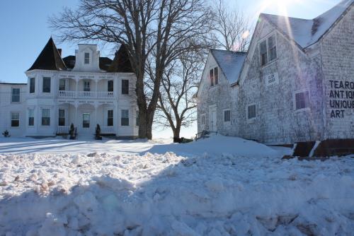 Clow House with store; Province of PEI, F. Pound, 2009