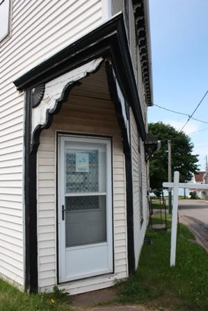 Southwest corner door; Province of PEI, F. Pound, 2009