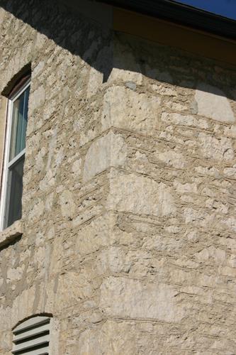 Stonework detail of the Rockwood Registry Office, Stonewall, 2013; Historic Resources Branch, Manitoba Tourism, Culture, Heritage, Sport and Consumer Protection, 2014