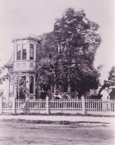 56 Dufferin, New Town Lunenburg, front façade, ca. 1900; Courtesty of the historic place owner.
