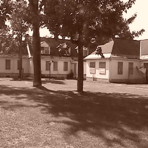 General view of Saint Anne's Hospital Administration Building, 2001.; Veterans Affairs Canada/Anciens Combattants Canada, Marc Lecavalier, 2001.