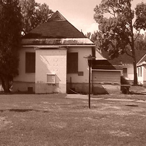 Side view of Saint Anne's Hospital Administration Building, 2001.; Veterans Affairs Canada/Anciens Combattants Canada, Marc Lecavalier, 2001.