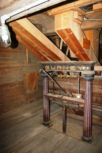 Interior mechanisms of the Austin Elevator, 2013; Historic Resources Branch, Manitoba Tourism, Culture, Heritage, Sport and Consumer Protection, 2014